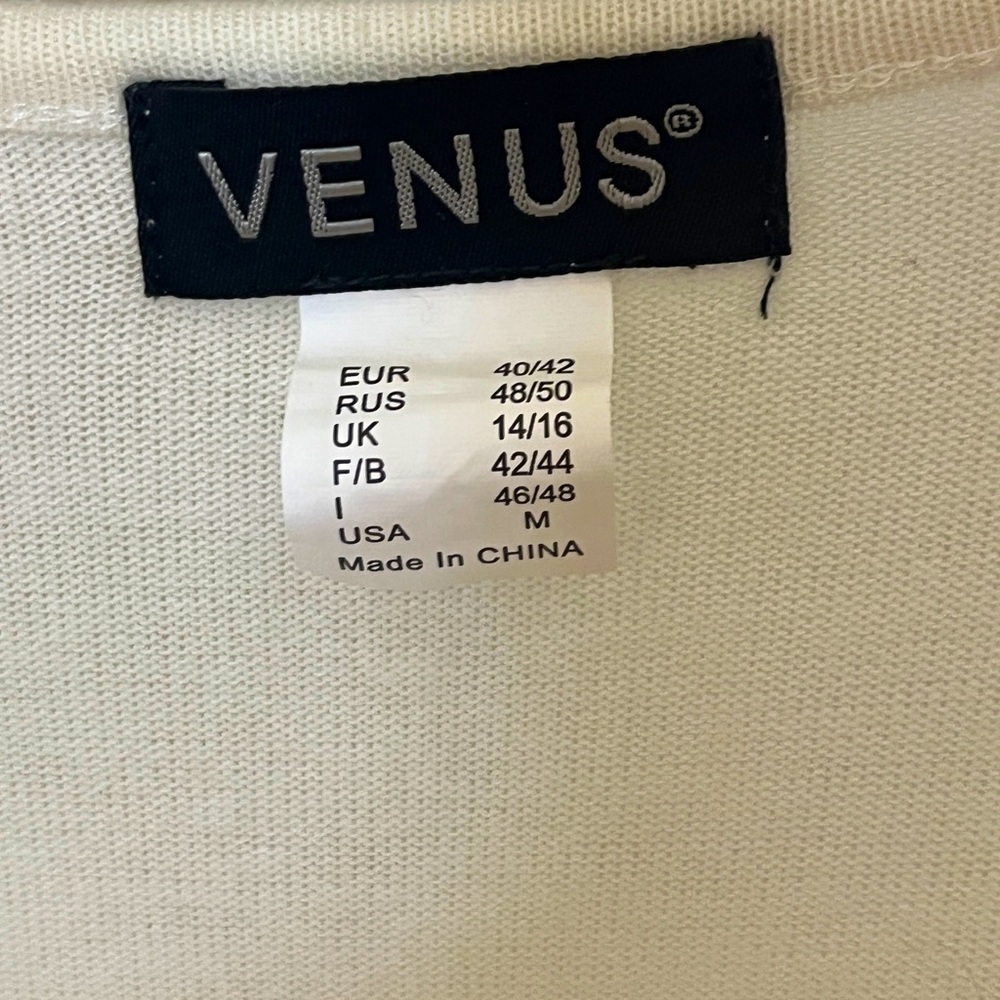 VENUS Medium Cream Top Long Sleeve Button Detail (perfect for leggings!) - Picture 4 of 8